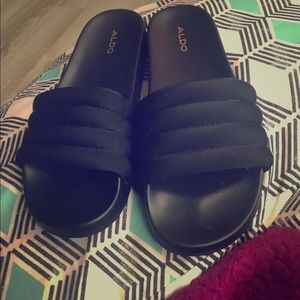 Aldo slides